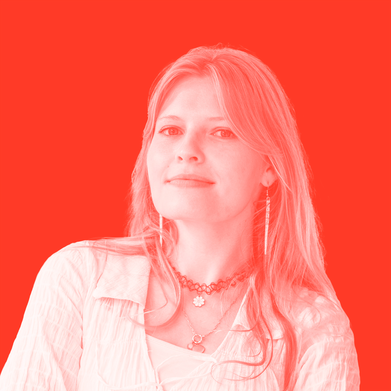 Portrait en couleur d'Audrey Busch, alternante cheffe de projet digital chez Vuxe