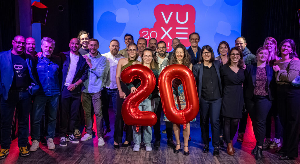Membres et partenaires historiques de Vuxe réunis lors de la soirée des 20 ans de l'agence