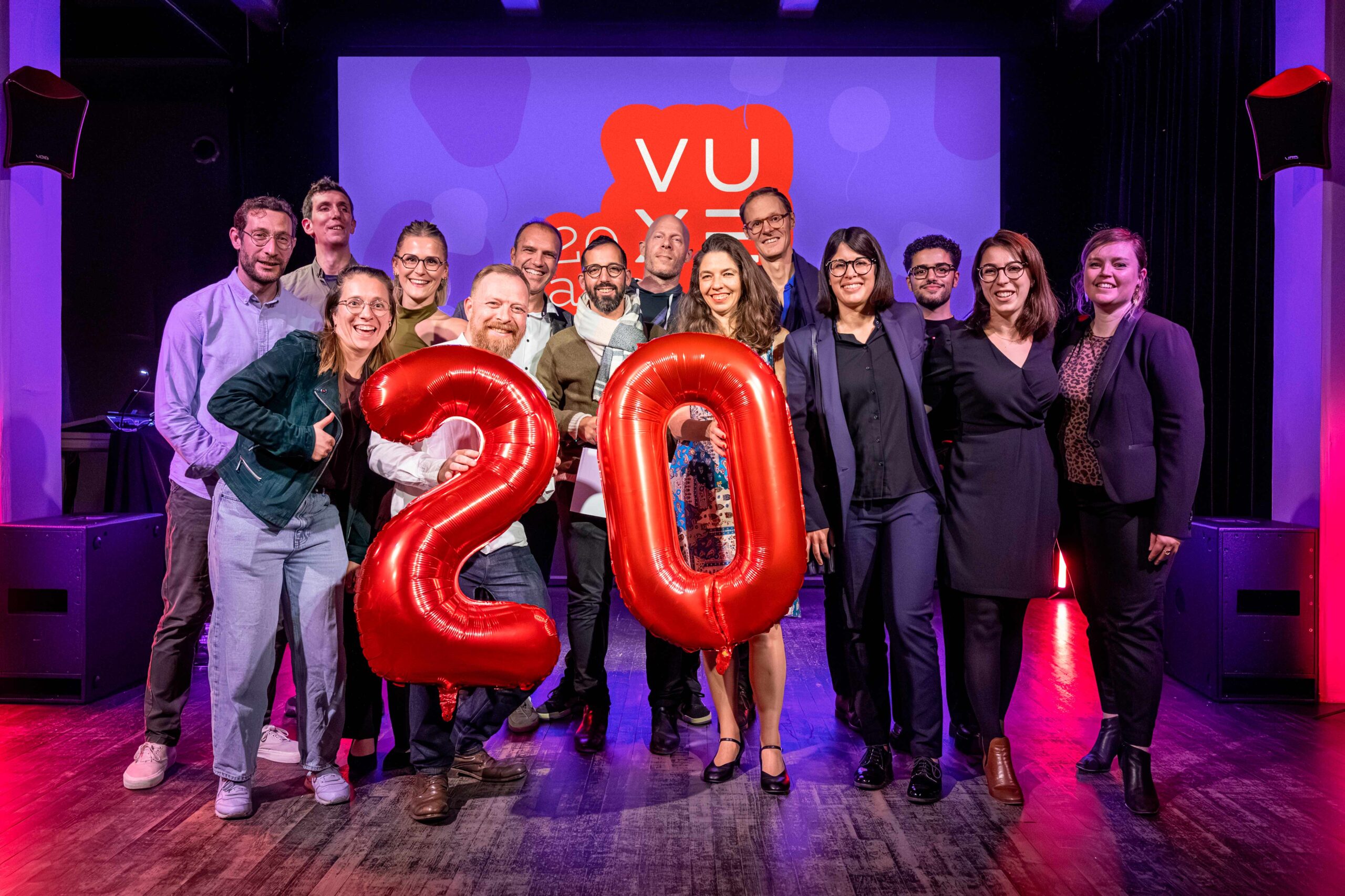 Les membres de l'équipe Vuxe lors de la soirée anniversaire de l'agence